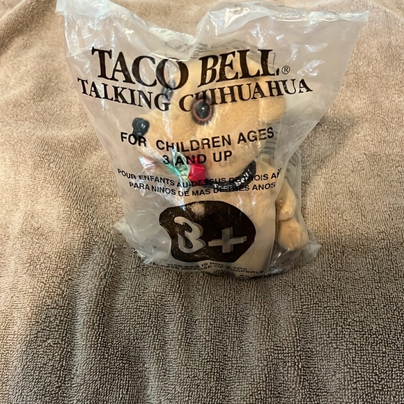 Taco Bell talking chihuahua “I think I’m in love”in sealed packaging still talks - Picture 3 of 3